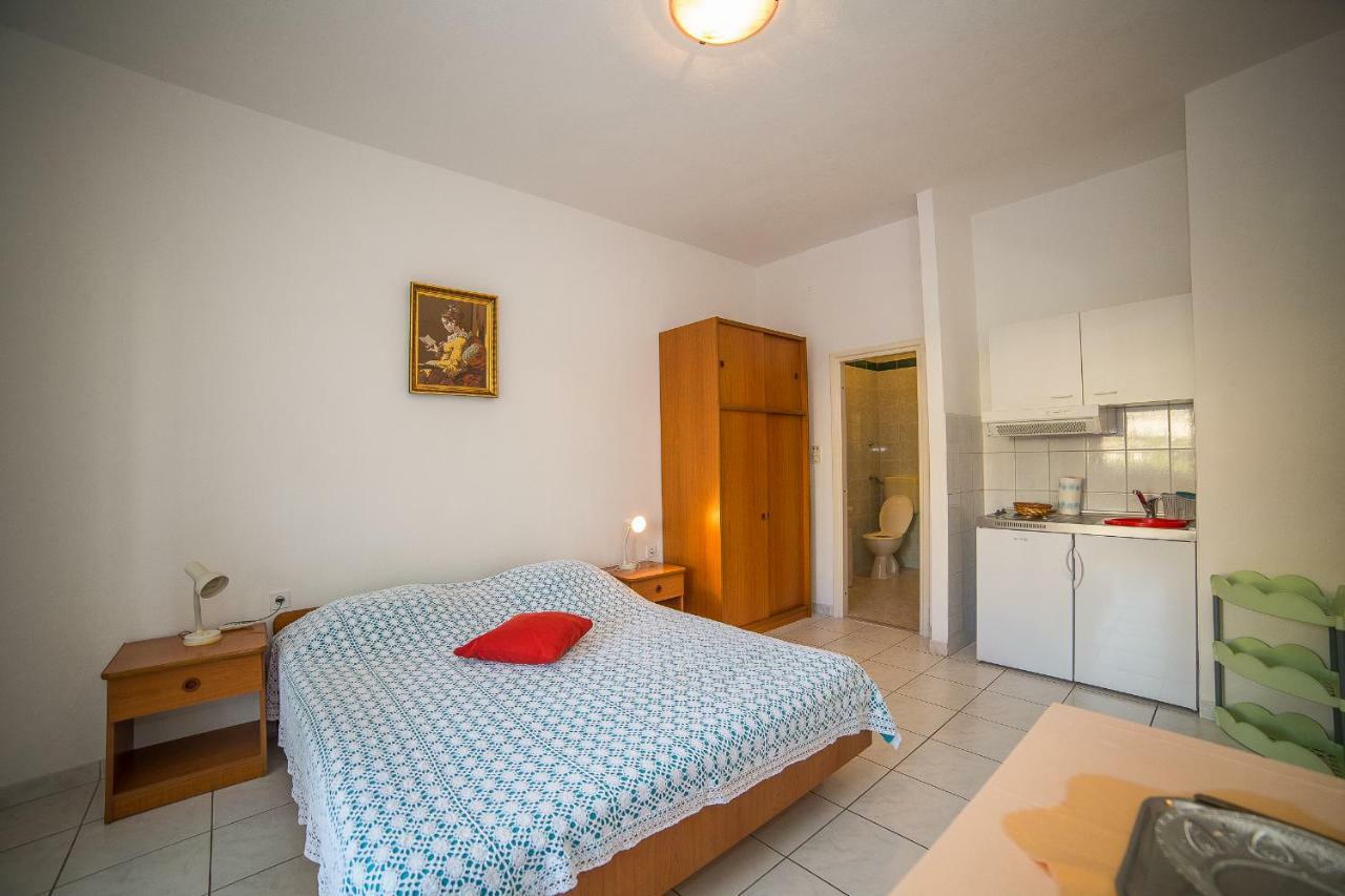 Apartmani Ina Povlja  Exterior foto