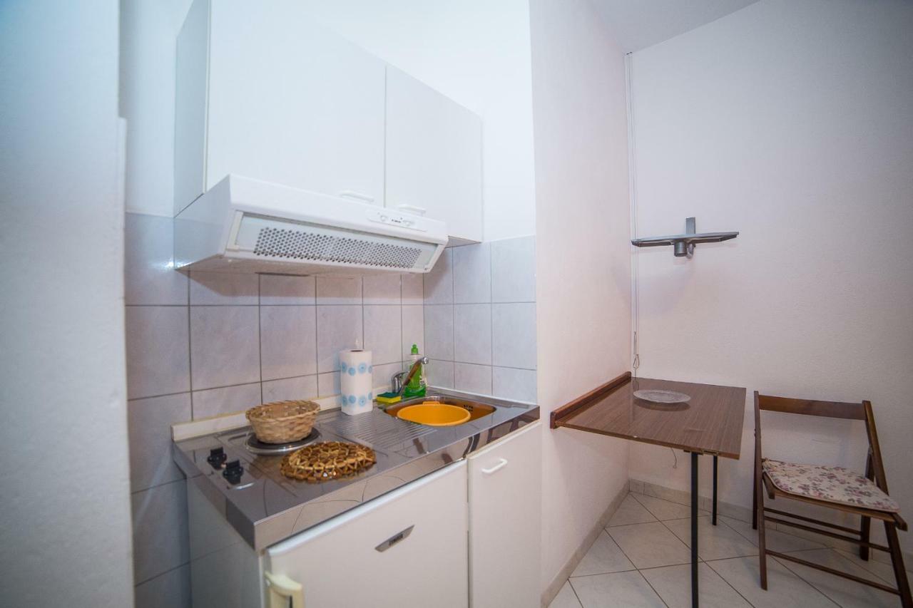 Apartmani Ina Povlja  Exterior foto
