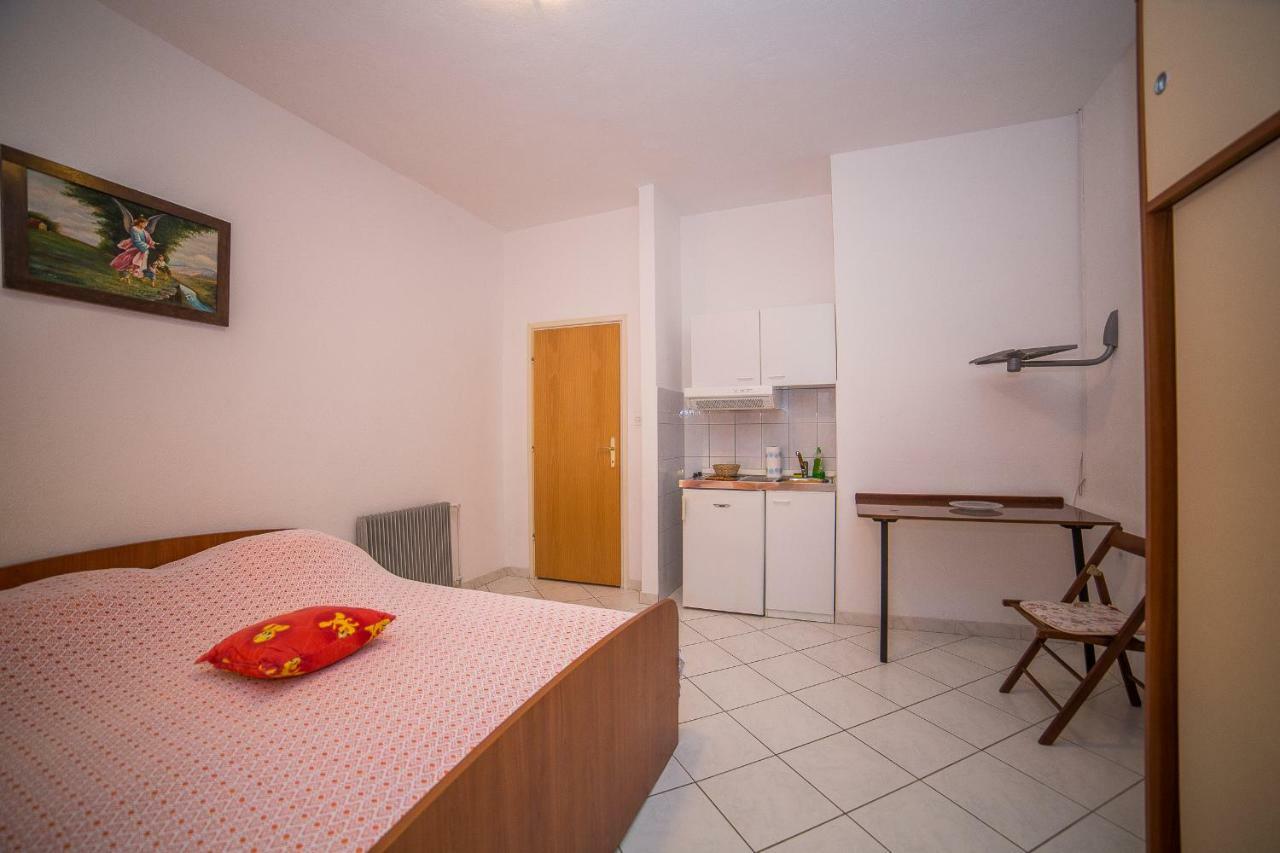 Apartmani Ina Povlja  Exterior foto