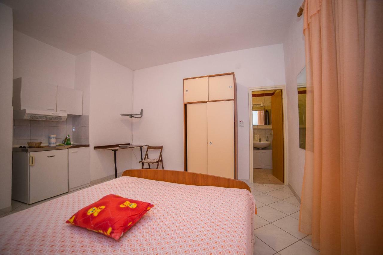 Apartmani Ina Povlja  Exterior foto